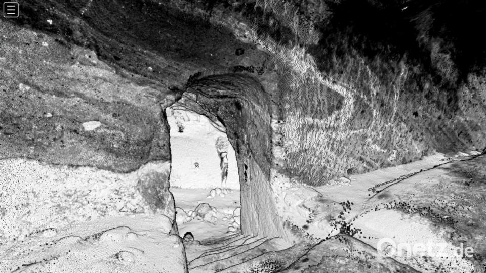 Enge Gänge werden in einem Felsenkeller sichtbar. In Grillmeiers Modell bewegt man sich durch eine Punktwolke, also eine Darstellung, die sich aus verschiedenen Bildpunkten des Lasers zusammensetzt. Über eine Anwendung der Universität Wien kann sich der Betrachter frei durch den virtuellen Keller bewegen und verschiedene Stockwerke erkunden. Bild: Johannes Grillmeier