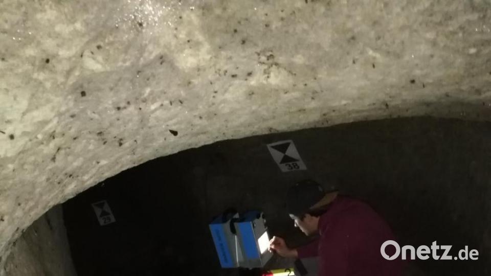 *Für seine Bachelorarbeit bekam Johannes Grillmeier Laserscanner und Tachymeter gestellt. Die Geräte halfen ihn die Felsenkeller Stück für Stück zu erfassen und in später dann in eine bildliche Darstellung zu übersetzen. Bild: Johannes Grillmeier
