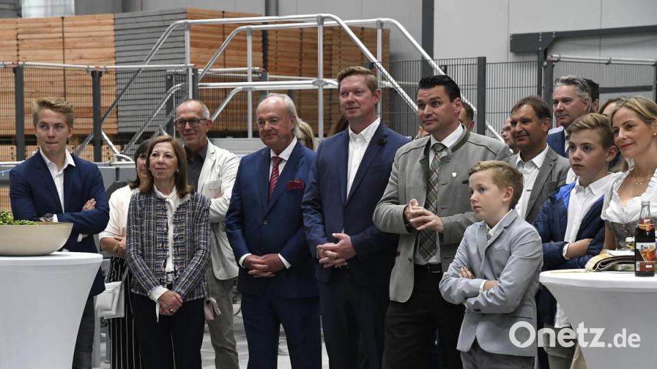 Festakt zur Einweihung der neuen Halle. Bild: Petra Hartl