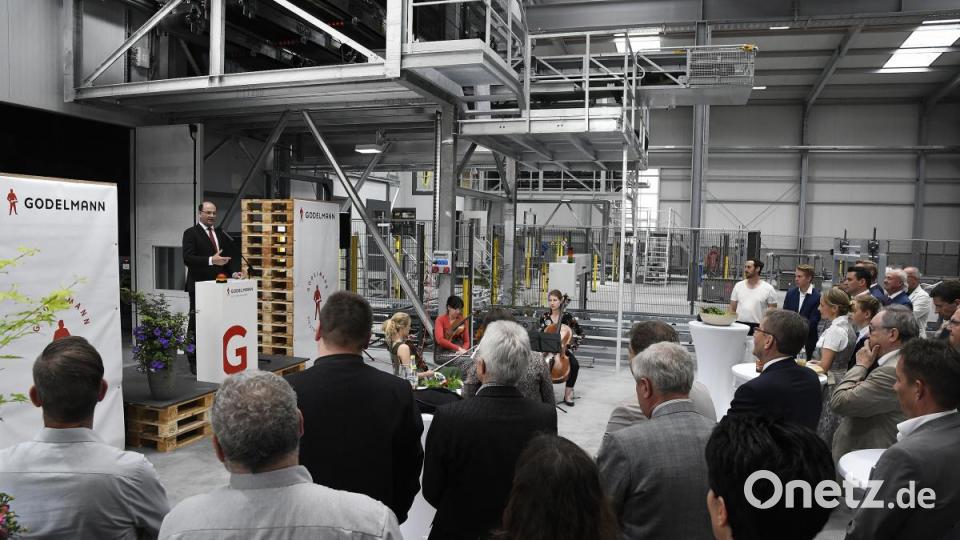 Festakt zur Einweihung der neuen Halle. Bild: Petra Hartl