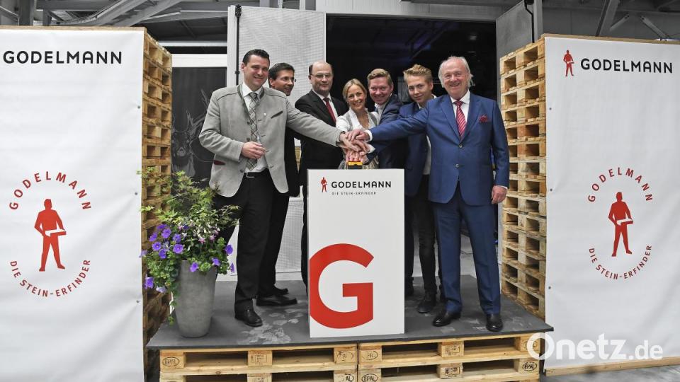 Festakt zur Einweihung der neuen Halle. Bild: Petra Hartl