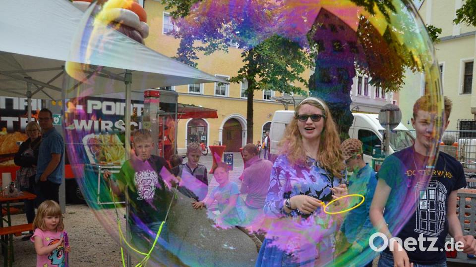 Seifenblasen am Stand des Stadtmarketingvereins. Bild: Kunz