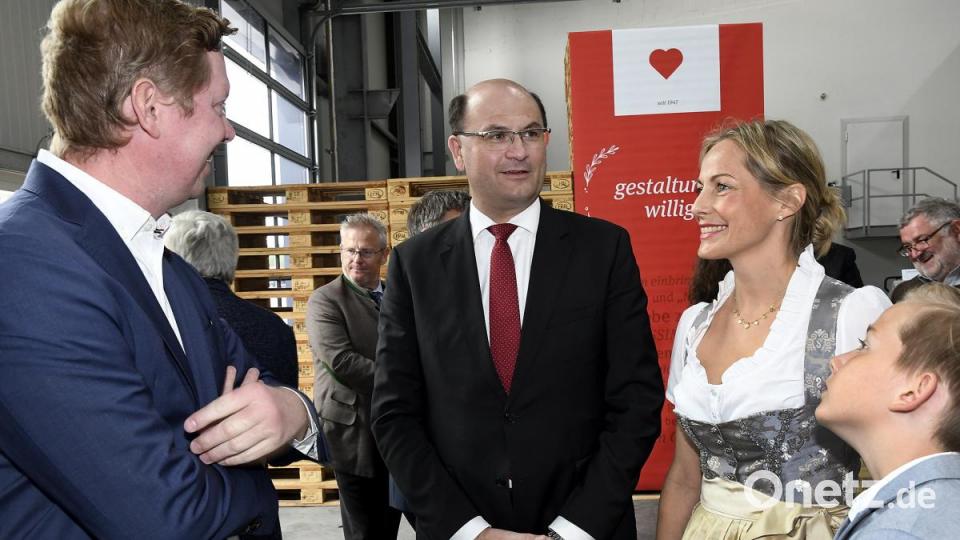 Festakt zur Einweihung der neuen Halle. Bild: Petra Hartl