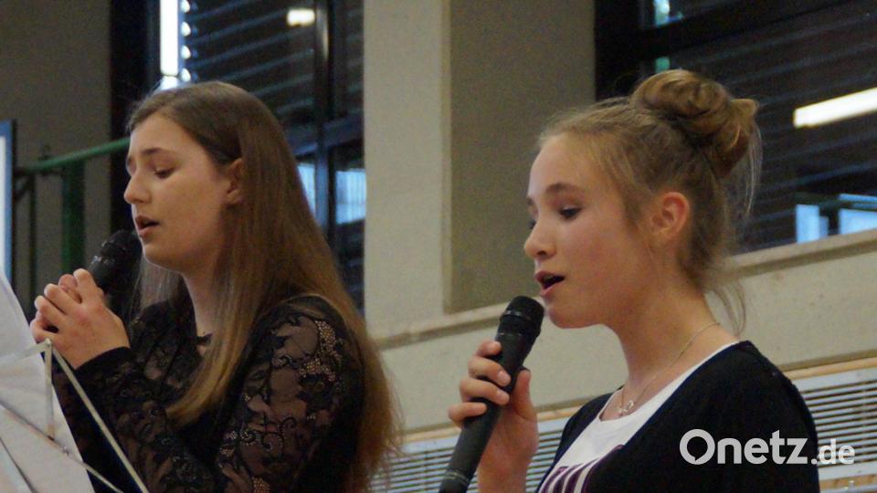 Viel Mut und gute Stimmen bewiesen Veronika Lehner und Alina-Chiara Dornbusch als Solistinnen. Bild: weu