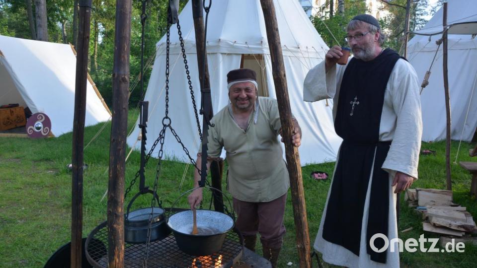 Ein Abt darf bei einem Mittelalterfest in der Klosterstadt natürlich nicht fehlen. Bild: jr