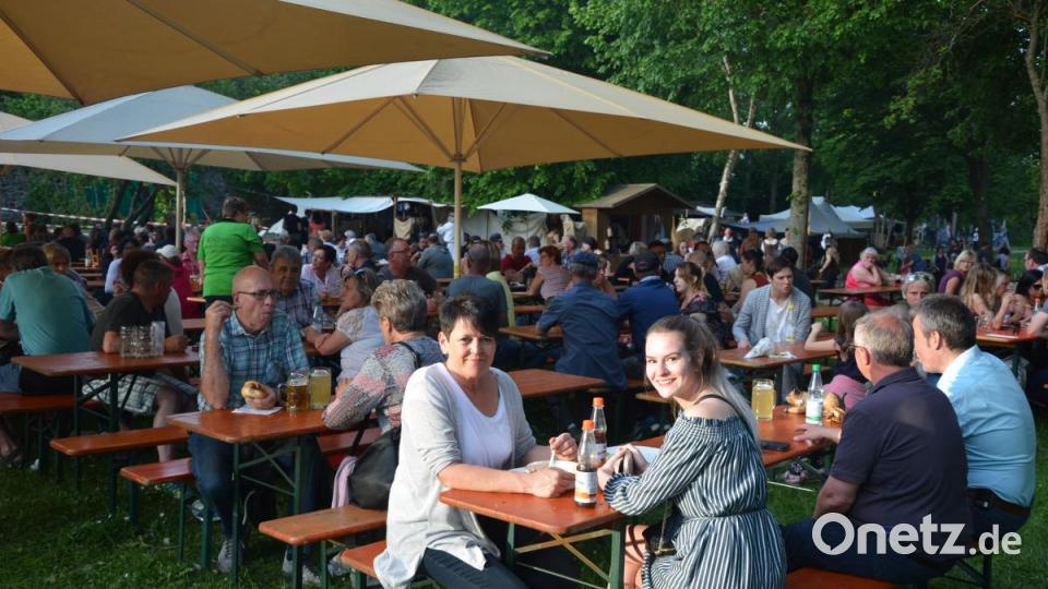 Viele Besucher genossen den lauschigen Samstagabend. Bild: jr