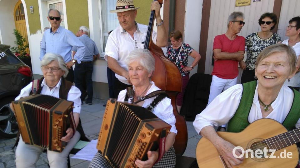 Bei den Neumarkter Zammagwürfelten sah man, dass Musik kein Alter kennt. Bild: mma