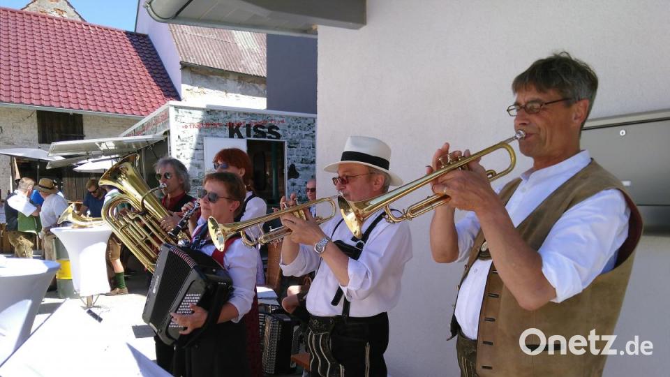 Balkan-fränkisch spielte die Kapelle Konrad auf. Bild: mma