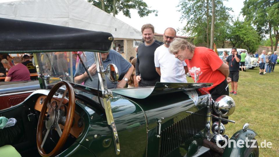 Was versteckt sich denn alles unter der Haube? Bild: dob