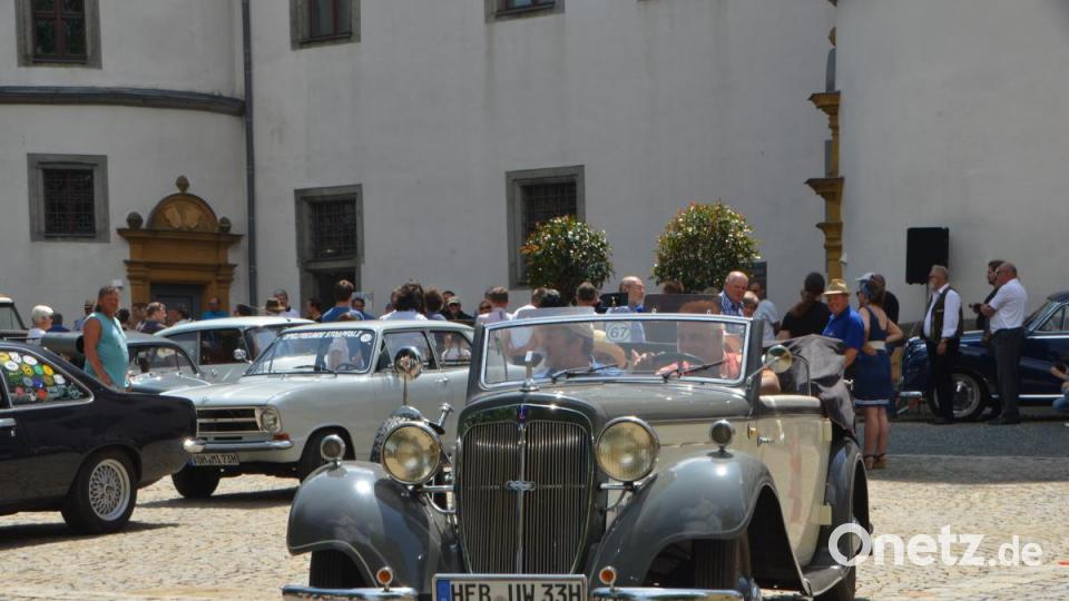 Blitzendes Chrom und aufpolierte Lacke, dazu im passenden Outfit gekleidete Insassen. Bild: dob