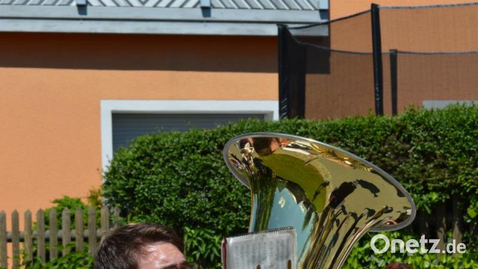 Da durfte die Puste nicht ausgehen, doch die Musiker der beteiligten Kapellen meisterten ihren Auftritt perfekt. Bild: bej