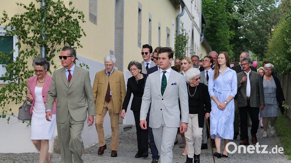 Die Familie von Gemmingen-Hornberg auf dem Weg zur Kirche. Bild: bsc