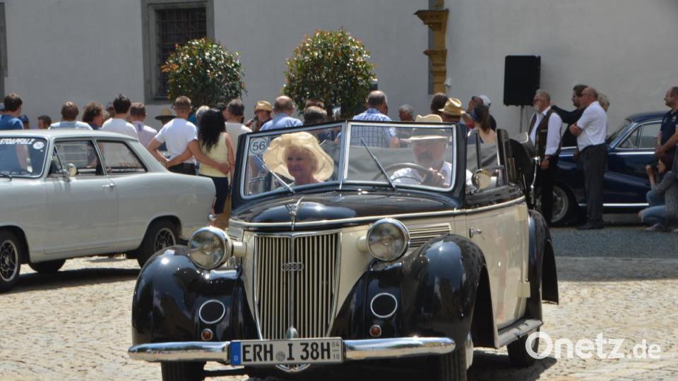 Blitzendes Chrom und aufpolierte Lacke, dazu im passenden Outfit gekleidete Insassen. Bild: dob