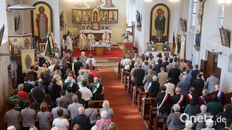 Prall gefüllt war die Kirche beim Pastoralbesuch von Bischof Rudolf Voderholzer. Bild: bsc