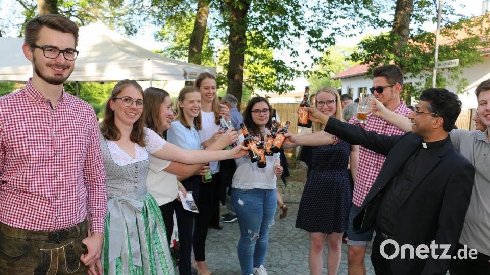 Gekonnt wie immer verrichteten die Friedenfelser Ministranten ihren Dienst beim Pastoralbesuch von Bischof Rudolf Voderholzer. Pfarrer Joseph dankte ihnen am Ende deshalb besonders. Bild: bsc