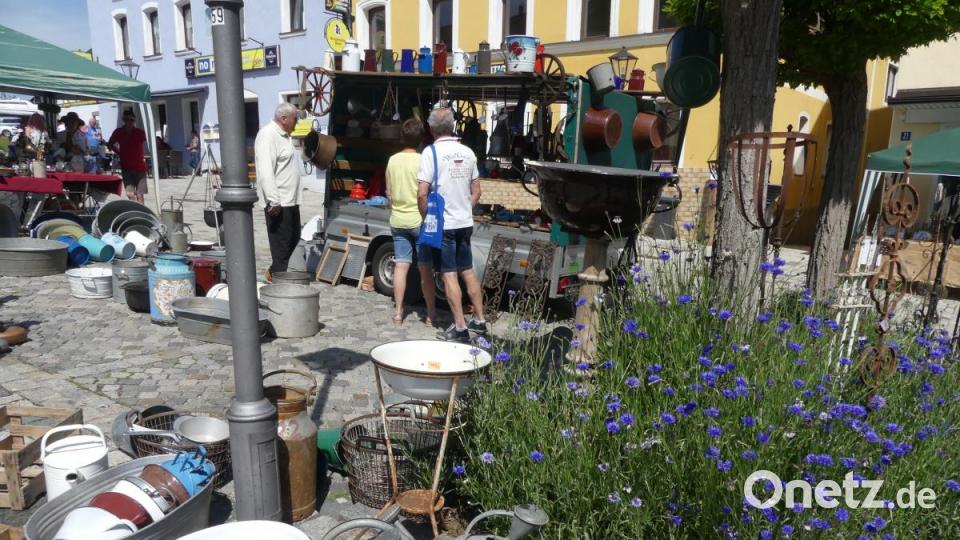 Auch Antiquitäten und nostalgische Gartenaccessoires fanden Liebhaber Bild: rn