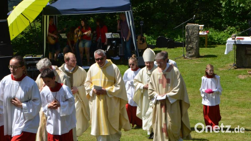 Wenn der Himmel lacht, ist dem Jugendtag auf dem Fahrenberg Erfolg beschieden. Rund um die Wallfahrtskirche viele Aktionen. Bild: dob