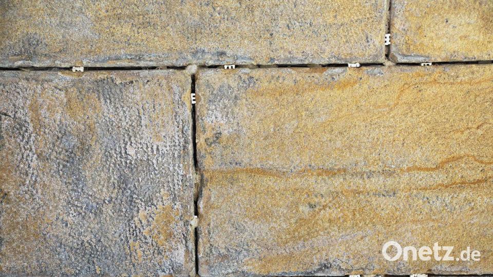 Die Schäden an der Nabburger Torbrücke sind inzwischen nicht mehr zu übersehen. Dabei wurde das Bauwerk 2012 mit einem Aufwand von 1,15 Millionen Euro komplett saniert. Bild: Wolfgang Steinbacher