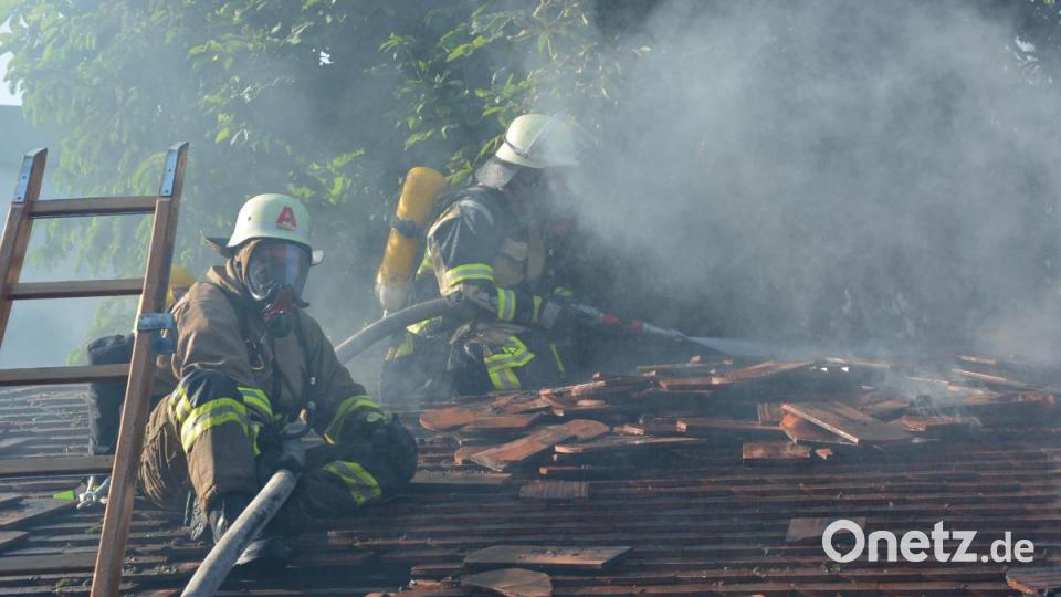 Einsatz auf dem Dach eines angrenzenden Gebäudes. Bild: jr