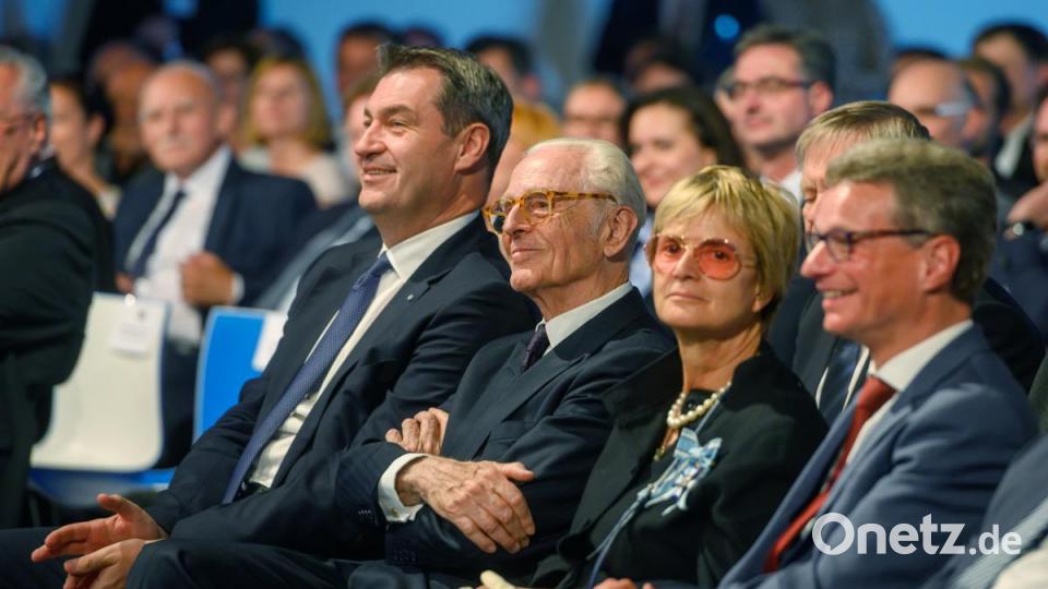 Das Museum der Bayerischen Geschichte in Regensburg ist eröffnet. Mit Selbstironie und Augenzwinkern nimmt es die Besucher mit auf eine weiß-blaue Zeitreise durch die Geschichte des Freistaats Bayern. Bild: Armin Weigel/dpa