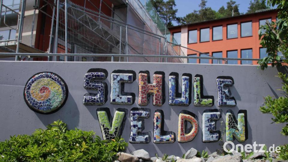 Bei Hersbruck stürzte ein Kran auf ein Schulgebäude. Bild: Jürgen Masching