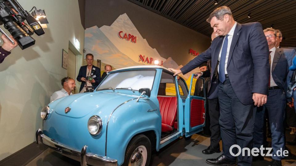 Markus Söder (CSU), Ministerpräsident von Bayern, steht im Museum der Bayerischen Geschichte neben einem Goggomobil. Nach vierjähriger Bauzeit ist das Museum der Bayerischen Geschichte von Söder eröffnet worden. Bild: Armin Weigel/dpa