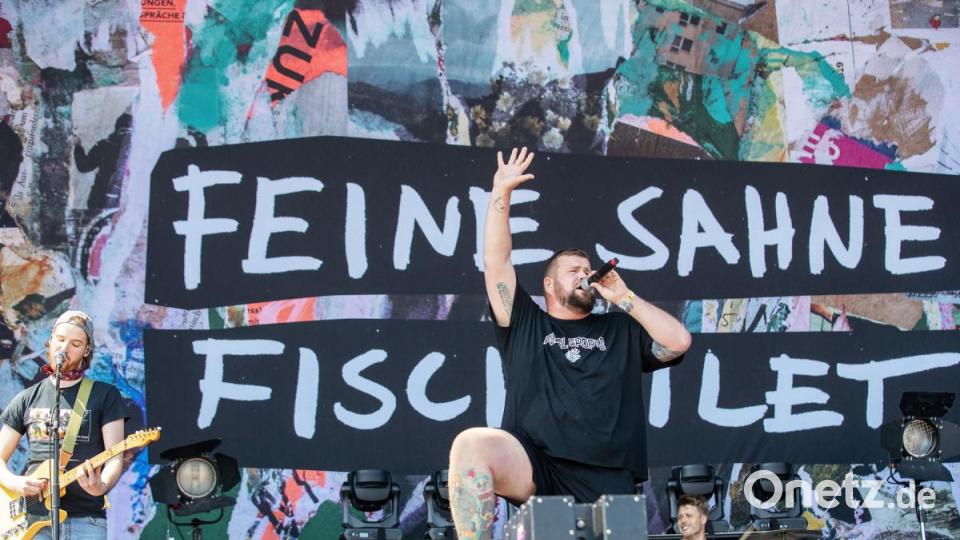 Zum Auftakt am Freitag feiern Zehntausende Fans bei &quot;Rock im Park&quot;. Bild: Daniel Karmann/dpa
