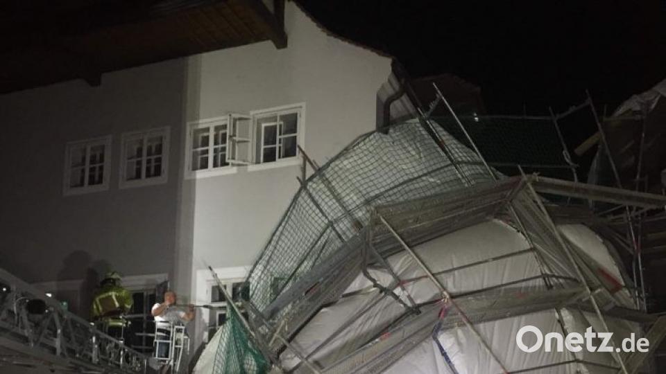 Das Gerüst war auf ein benachbartes Haus gefallen. Bild: Andreas Brückmann