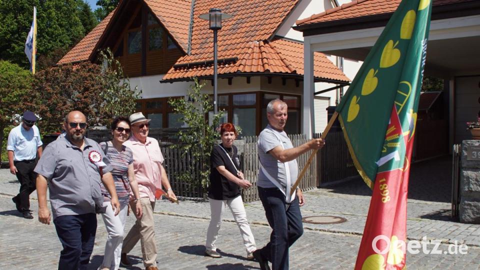 Bürgermeister aus dem angrenzenden Tschechien hatten ihre eigene Fahne mitgebracht. Bild: mmj