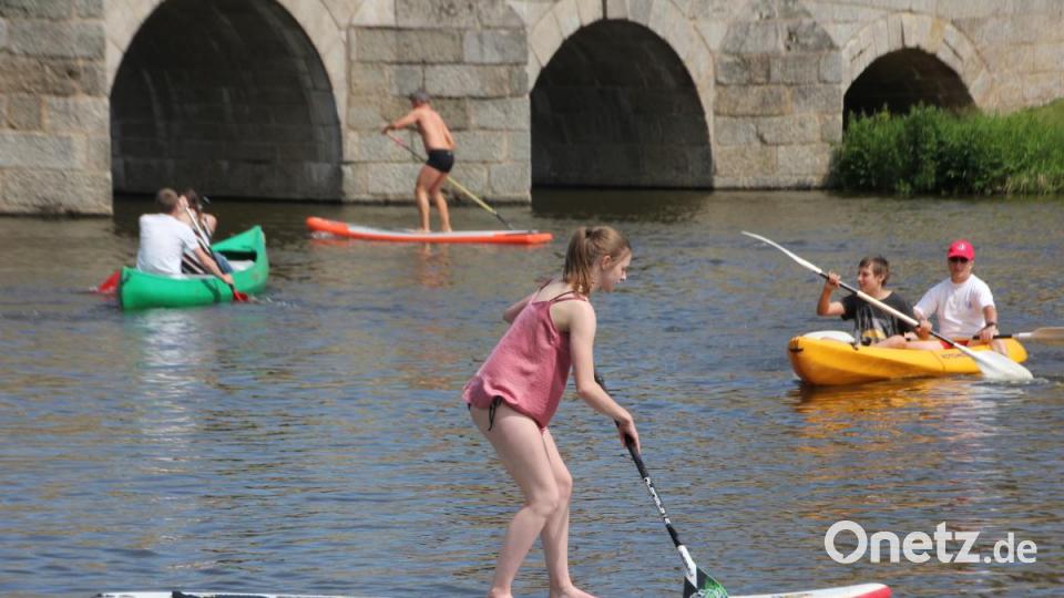 &quot;Spiel(en) ohne Grenzen&quot; beim &quot;cooltour&quot;-Sommer am Pfingstsonntag: Angeboten wurde Kanufahren und Stand-up-Paddling im Stadtteich. Bild: kro