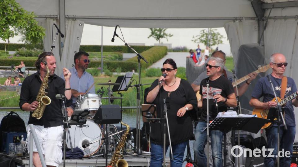 &quot;Spiel(en) ohne Grenzen&quot; beim &quot;cooltour&quot;-Sommer am Pfingstsonntag: Dazu unterhielt die „King-Size-Combo“. Bild: kro