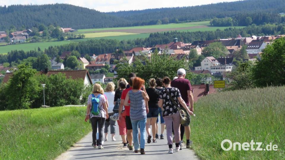 Nach einem überaus informativen Spaziergang führt der Weg zurück in die Kochstube von Regina Herrmann. Bild: ubb