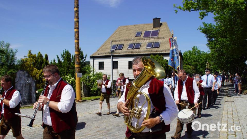 Die Musikanten geben im Festzug den Takt vor. Bild: mmj