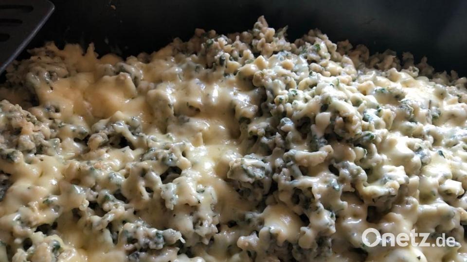 Brennnesselspätzle, mit Käse überbacken. Bild: ubb
