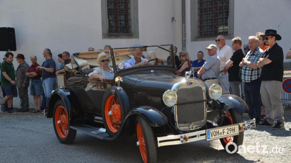 Ludwig Eger aus Waldthurn wurde mit seinem Ford Model A Roadster viel beklatscht. Bild: dob