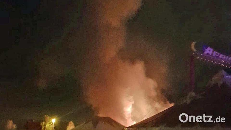 Mächtige Rauchschwaden zeugten von der Dimension des Feuers auf dem Zirkusplatz. Bild: Dobmeier