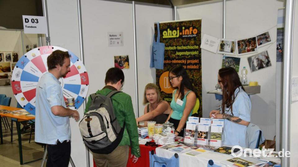 Der Stand des Koordinierungszentrums Deutsch-Tschechischer Jugendaustausch - Tandem! beim Sudetendeutschen Tag in Regensburg. Bild: Alexander Pausch