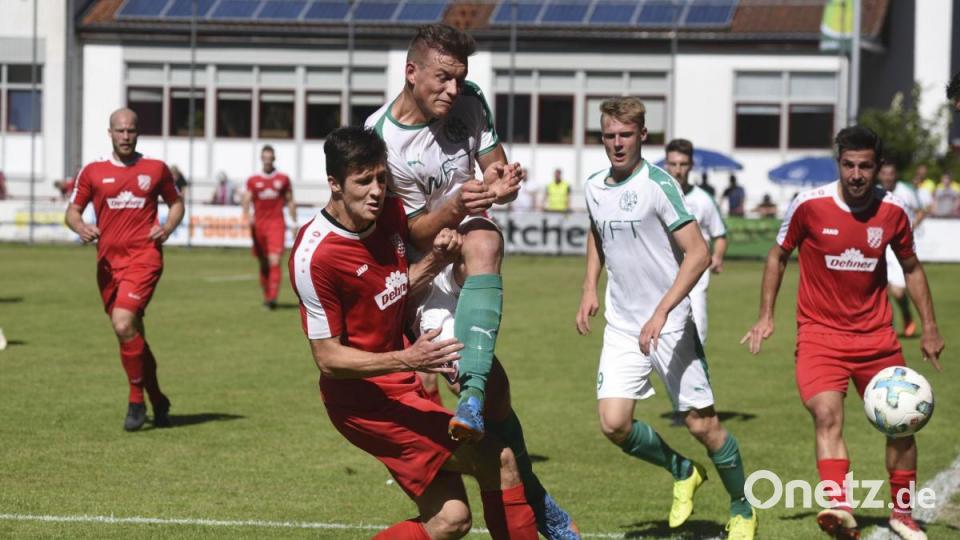 Voller Einsatz: Marco Seifert von der DJK Gebenbach (Mitte). Bild: Szilvia Izsó