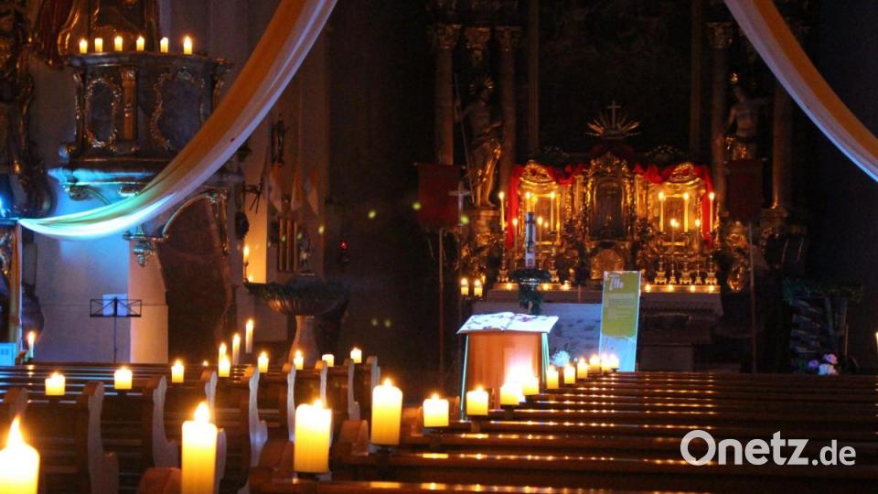 Die katholische Kirche im Kerzenschein zur Nacht der Kirchen. Bild: exb