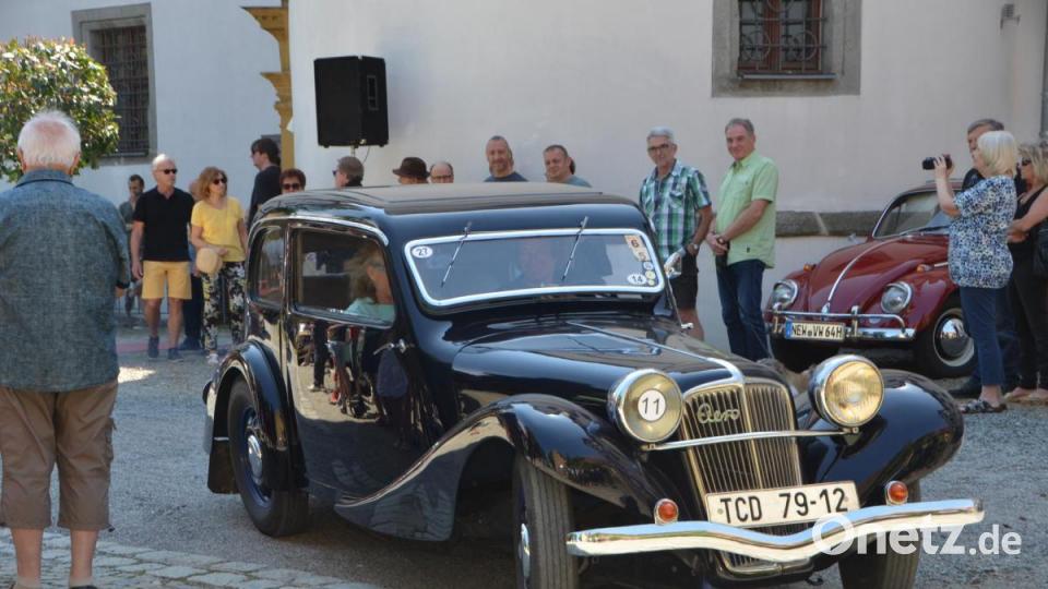 Je älter die Fahrzeuge werden, umso mehr Charme und Anziehungskraft bekommen sie. Bei den 20. "Vohenstrauß Classics" waren wieder wunderschöne Raritäten zu bestaunen. Bild: dob