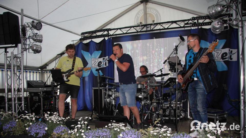 Mit einer Mega-Zelt-Party und „XZeit“ feierte der SV Schönhaid am Samstag sein 50. Jubiläum im Festzelt. Bild: wro