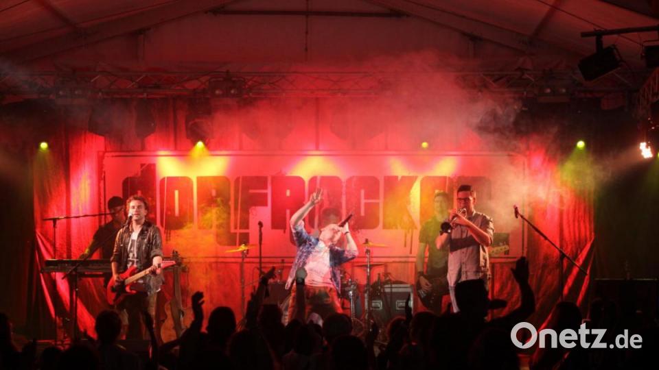 Die &quot;Dorfrocker&quot; heizten mächtig ein. Bild: lst