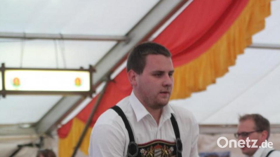 Auftritt der &quot;Schwarzenbacher Schenkelzinterer&quot;. Bild: lst