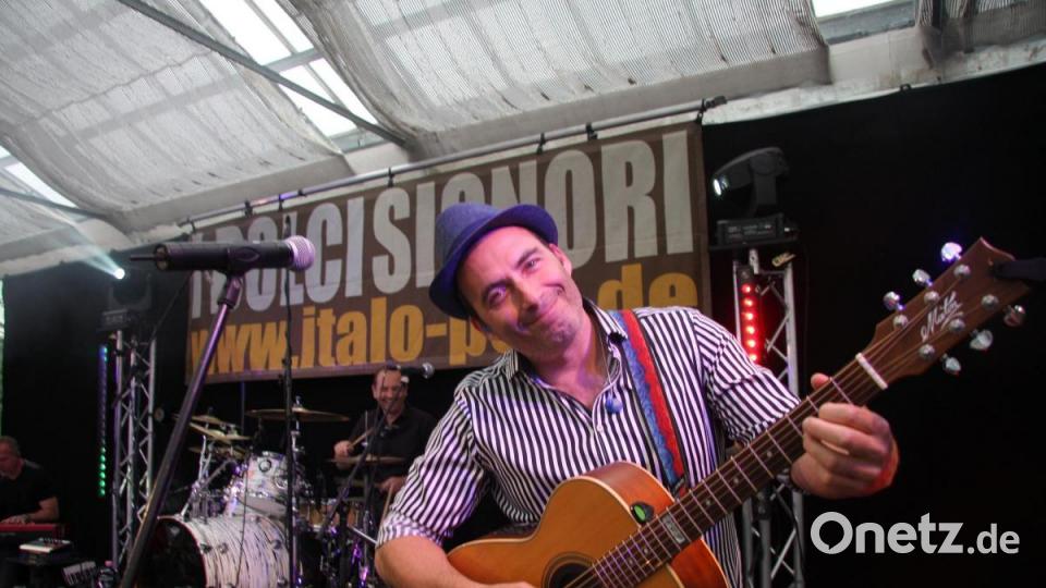 Gianni Carrera stammt aus Kalabrien in Süditalien. Er baut auch selbst Gitarren. Bild: wro