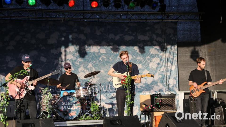 „Telquist“ ist eigentlich das Soloprojekt von Sebastian Eggerbauer. Er spielt chilligen Wohlfühl-Pop. Zur festen Live-Besetzung gehören zudem Christoph Hundhammer (Guitar, Keys), Thomas Huck (Bass) und Max Gerisch (Drums). Bild: Roland Wellenhoefer