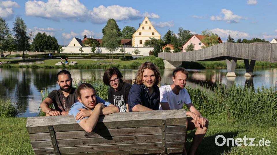 &quot;Some Sprouts&quot; aus Regensburg haben ihre neue EP in Tirschenreuth aufgenommen. Sie gastierten am Donnerstag auf der Seebühne des &quot;cooltour&quot;-Sommers. Bild: Roland Wellenhoefer