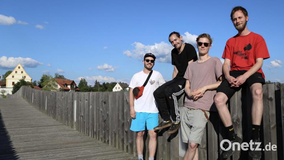 &quot;Telquist&quot; (Zweiter von rechts) mit seiner Band. Bild: Roland Wellenhoefer