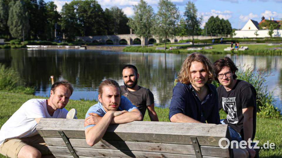 &quot;Some Sprouts&quot; aus Regensburg haben ihre neue EP in Tirschenreuth aufgenommen. Sie gastierten am Donnerstag auf der Seebühne des &quot;cooltour&quot;-Sommers. Bild: Roland Wellenhoefer