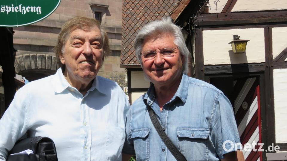 Tom Brankovic (rechts) mit seinem Freund Bata Illic (links). Bild: ubb