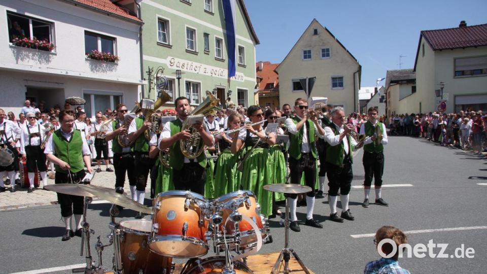 Die Stadtkapelle aus der Klosterstadt legte ihre musikalischen Visitenkarten ebenso ab, wie die andern, insgesamt 16 Blaskapellen, die aus allen Richtungen einmarschierten. Bild: wro
